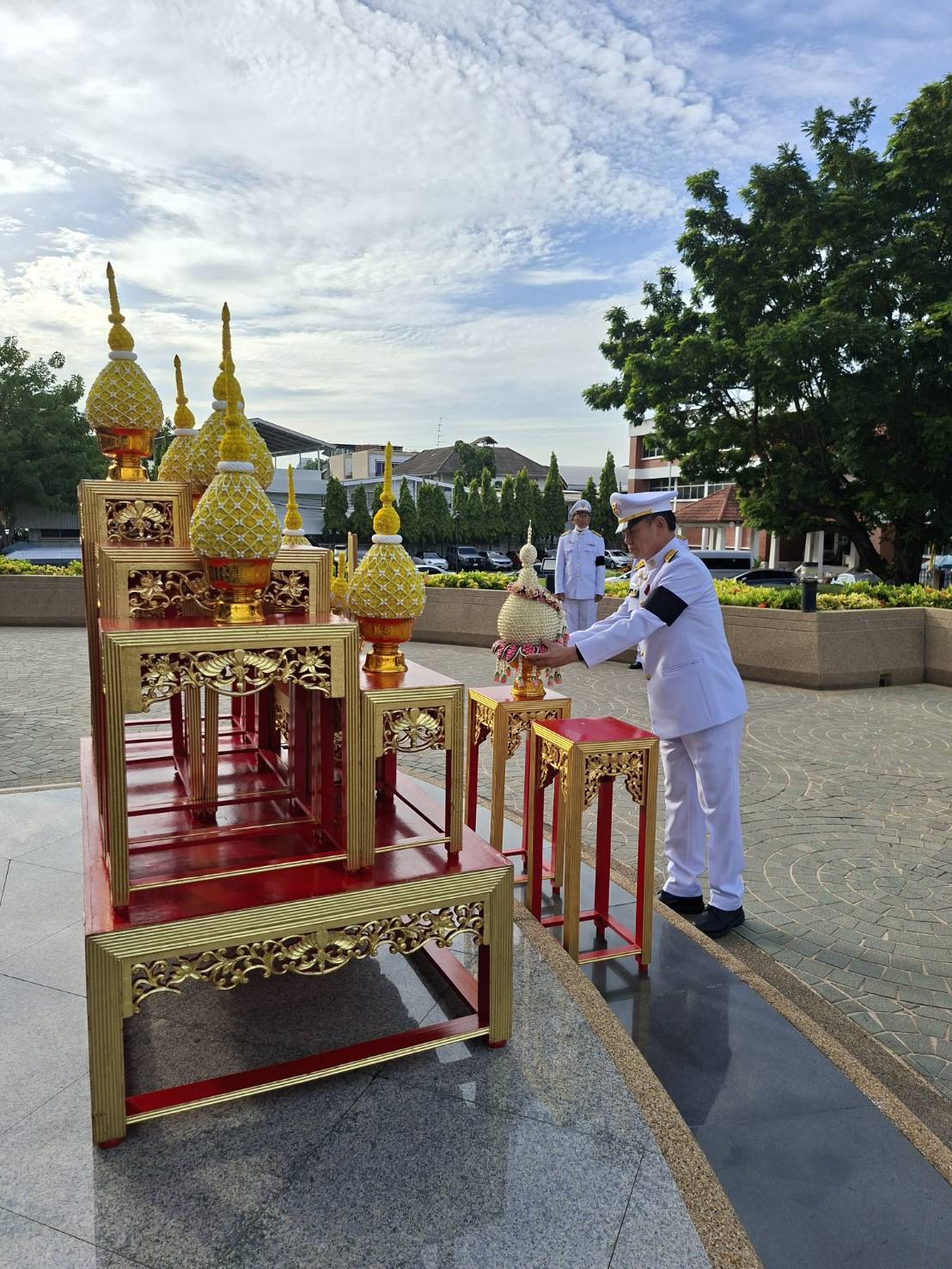 title - ส.ป.ก. ร่วมพิธีวางพานพุ่มถวายเครื่องราชสักการะ พระบรมราชานุสาวรีย์พระบาทสมเด็จพระปรมินทร มหาจุฬาลงกรณ์ พระจุลจอมเกล้าเจ้าอยู่หัว เนื่องในวันสื่อสารแห่งชาติ ประจำปี 2569